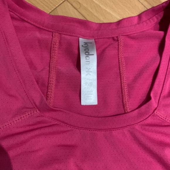 2 Athletic Short Sleeve Tees - Under Armour & Kyodan - size S - Picture 9 of 16